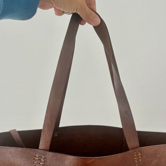 Beautiful Brown Leather Tote Bag with Shoulder Strap - Picture 3 of 6